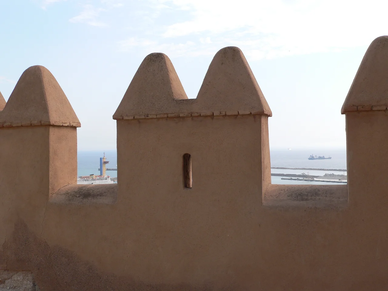 Zinnen der Alcazaba in Almería, Spanien