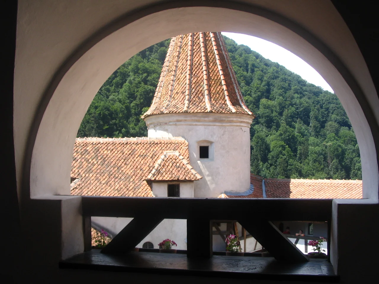 Picture taken from a walkway within the Bran Castle. The Bran Castle, located in Romania, is commonly associated with the fictional Count Dracula.
.mw-parser-output .monument-istoric{width:400px;max-width:100%;margin:1px;padding:2px;background-color:#800000;color:#fff;text-align:initial;font-size:0.75em;line-height:1.1em}.mw-parser-output .monument-istoric td:first-child{width:26px;height:26px}.mw-parser-output .monument-istoric a{color:yellow}.mw-parser-output .monument-istoric-code a{color:inherit}





This is a photo of a historic monument in județul Brașov, classified with number BV-II-a-A-11610.